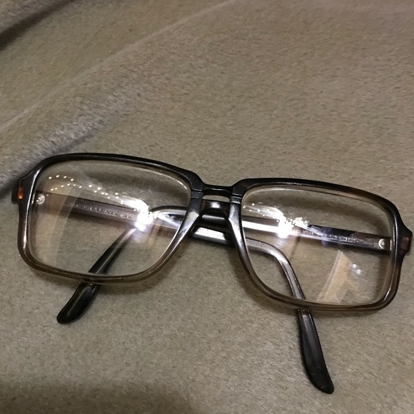 Brownish color wide lens frame /Bausch $ Lomb🌹 - Picture 1 of 5